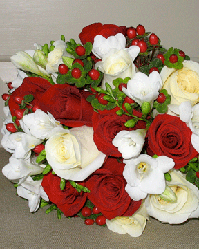 red and white rose bouquet